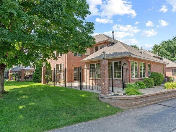 1621 Hunter Hill Rd, Hudson, WI 54016