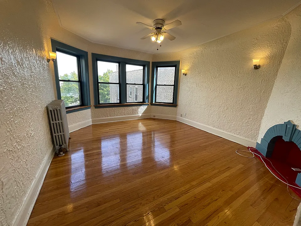 5540 N Artesian Ave #3A