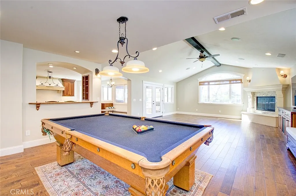 4 bed, 3493 sqft, $8,000 — Photo 2