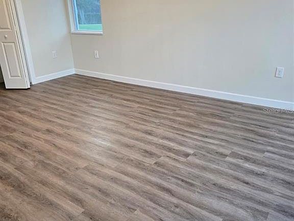 5th image of 1019 Oak Bluff Dr