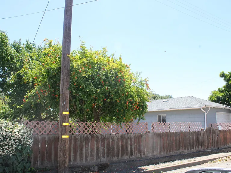 608 Union St — Photo 32