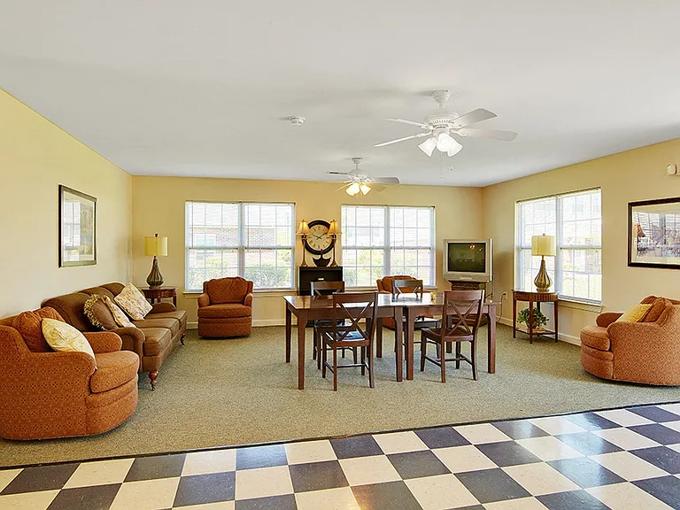 Ridgecrest Apartments — Photo 6