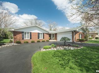 135 W Coventry Ln, Peoria, IL 61614