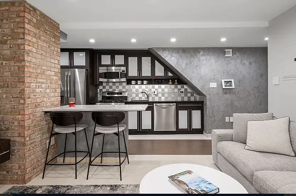 20-10 Hazen Street — Photo 1