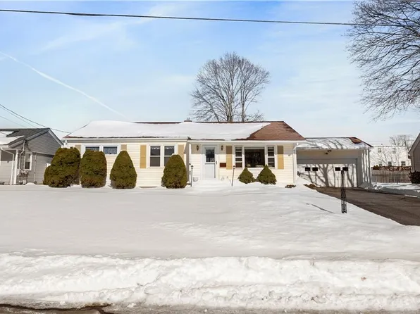 106 Wannamoisett Rd, East Providence, RI 02914