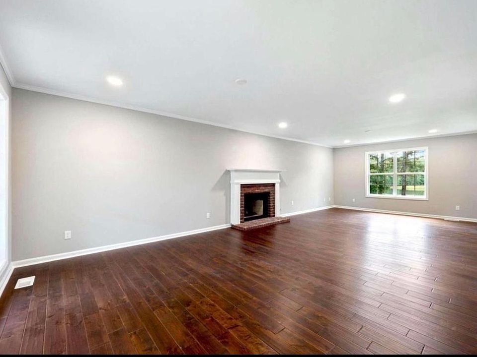 1st image of 626 Pine Knoll Ct #1