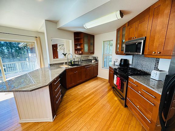 5th image of 21 Nob Hill Rd