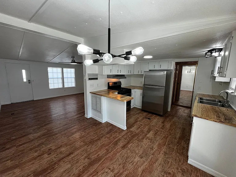 7004A Mills Rd — Photo 4