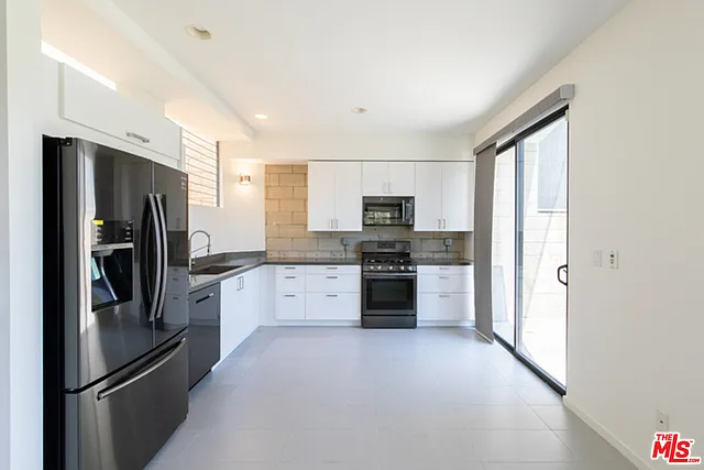 2216 Bancroft Ave — Photo 9