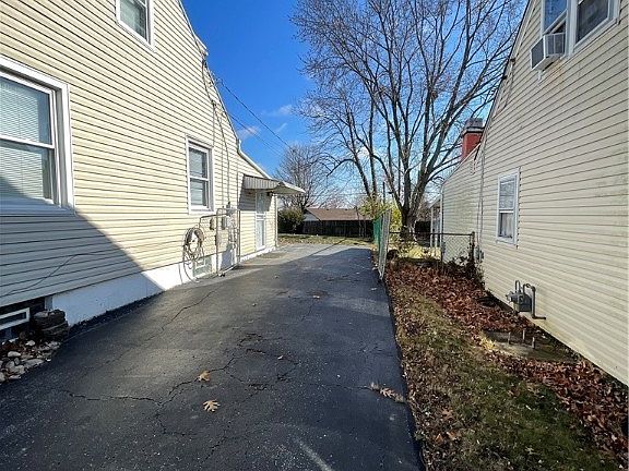 4th image of 2126 Meriline Ave