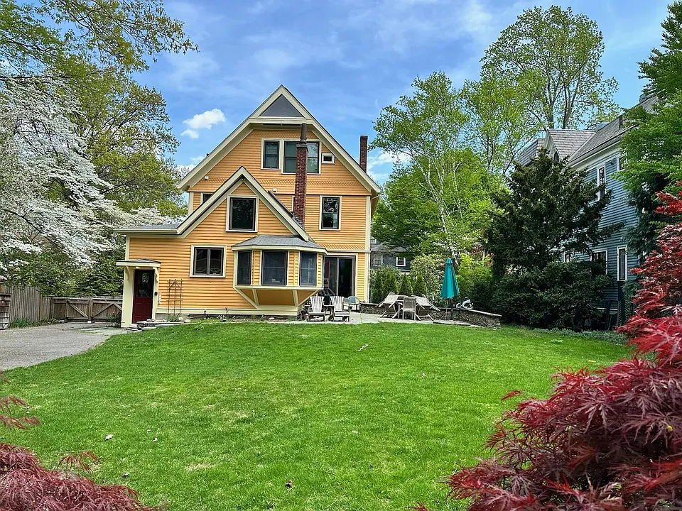 120 Lakeview Ave