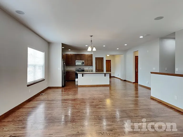 6313 N Genoa Way — Photo 3