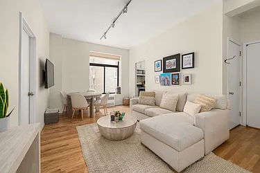 23 East 10th Street, #4H