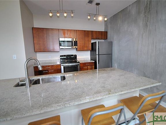 3rd image of 555 E Berrien St #I