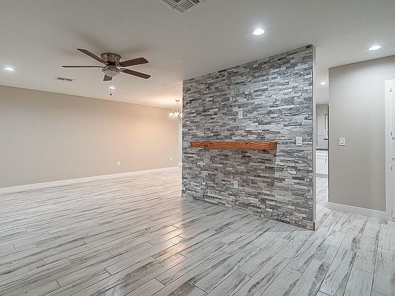 4th image of 10710 W Camelot Cir