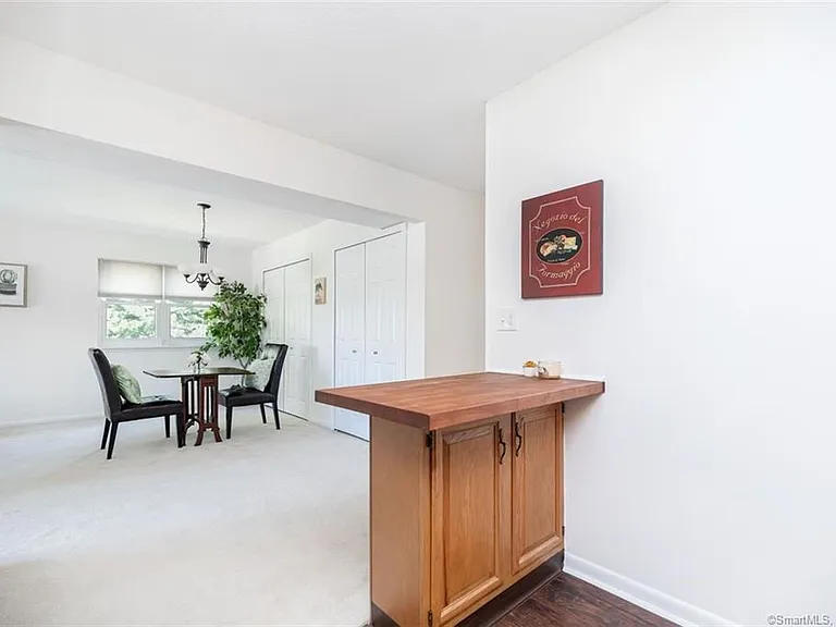 Twin Circle Dr — Photo 6