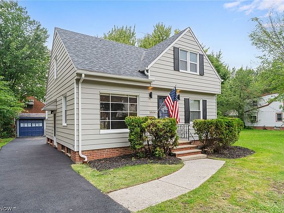 3rd image of 1004 Woodview Rd