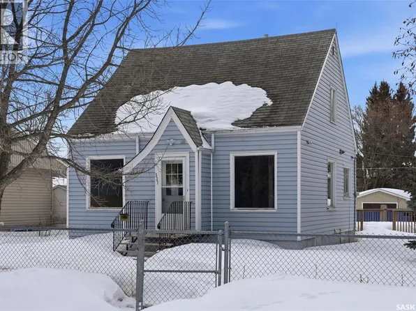 537 7th St E, Prince Albert, SK S6V 0S6