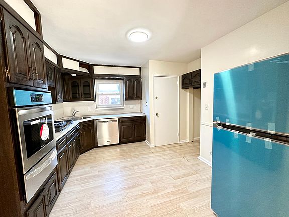 3rd image of 39 27th Ave #1