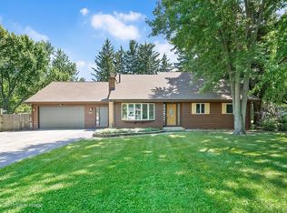 375 W Woodworth Pl, Roselle, IL 60172