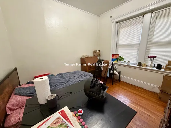 107 Gordon St APT 2F, Brighton, MA 02135
