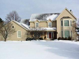 N49W28588 Chardon Dr, Hartland, WI 53029