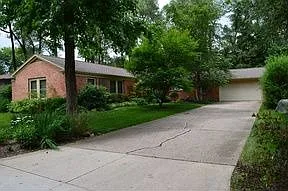 802 Fairway Dr photo 1
