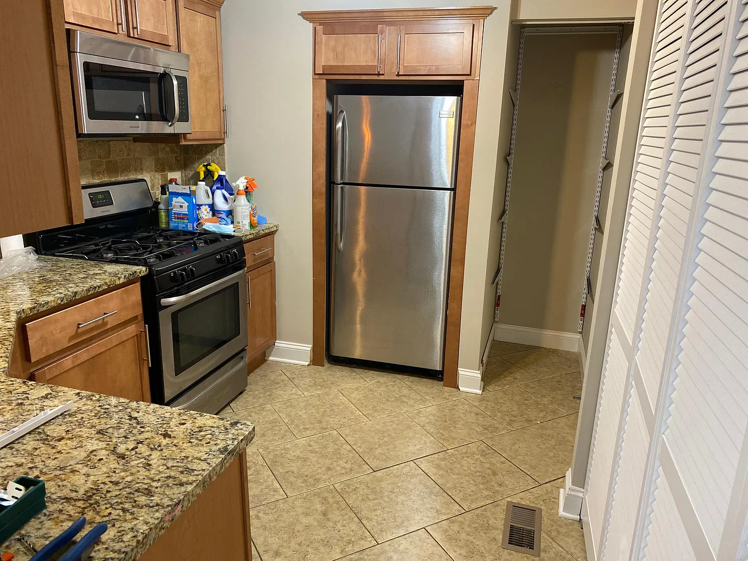 371 Sandhurst Cir — Photo 4