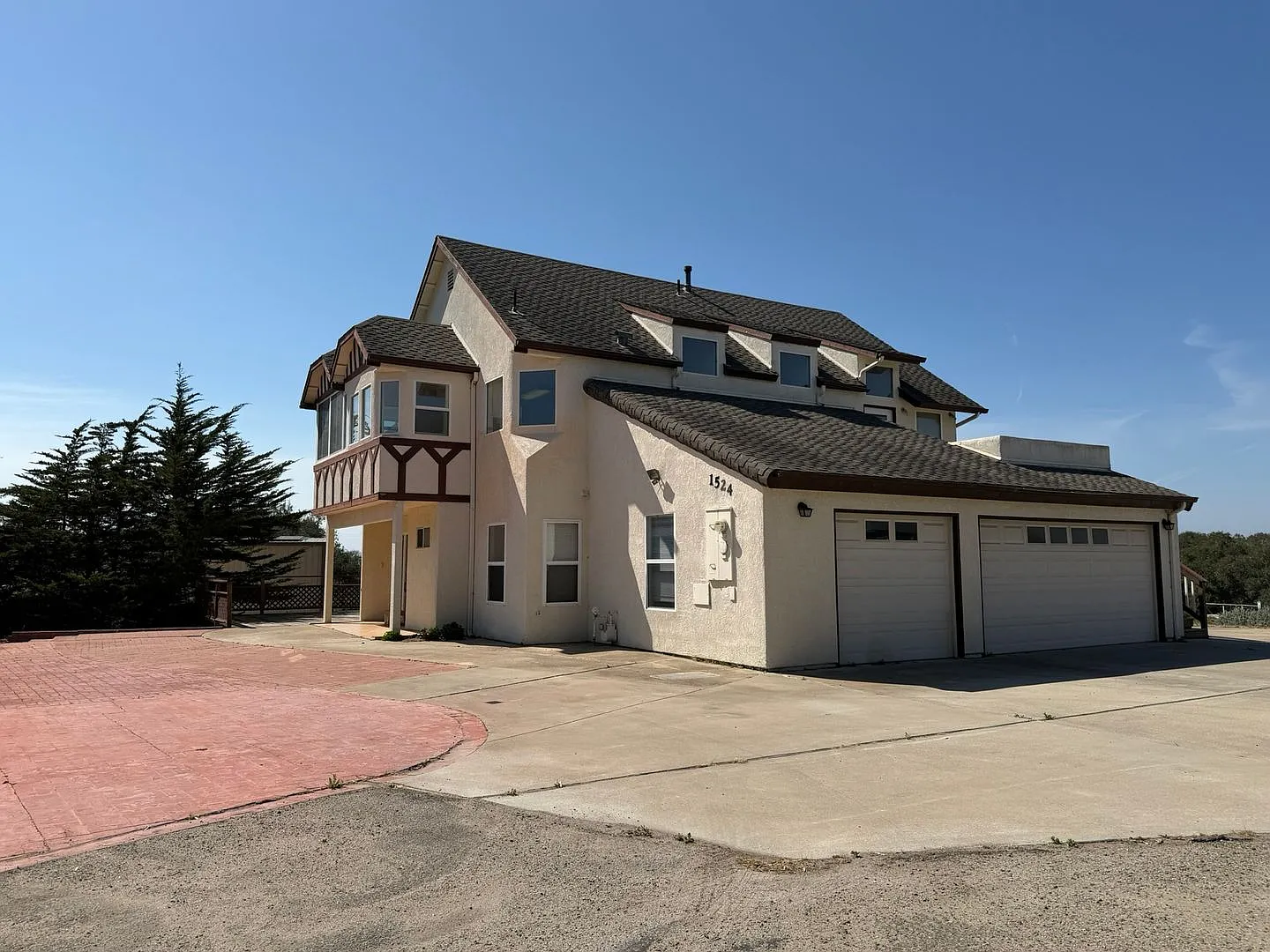 Spacious 3 Bedroom 3 1/2 Bathroom Country Home on 1.48 Acres - 1524 LOVR — Photo 2