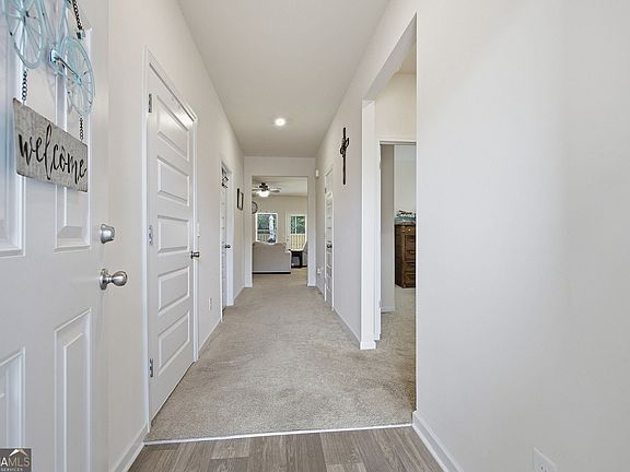 3rd image of 62 Royal Oak Dr NE