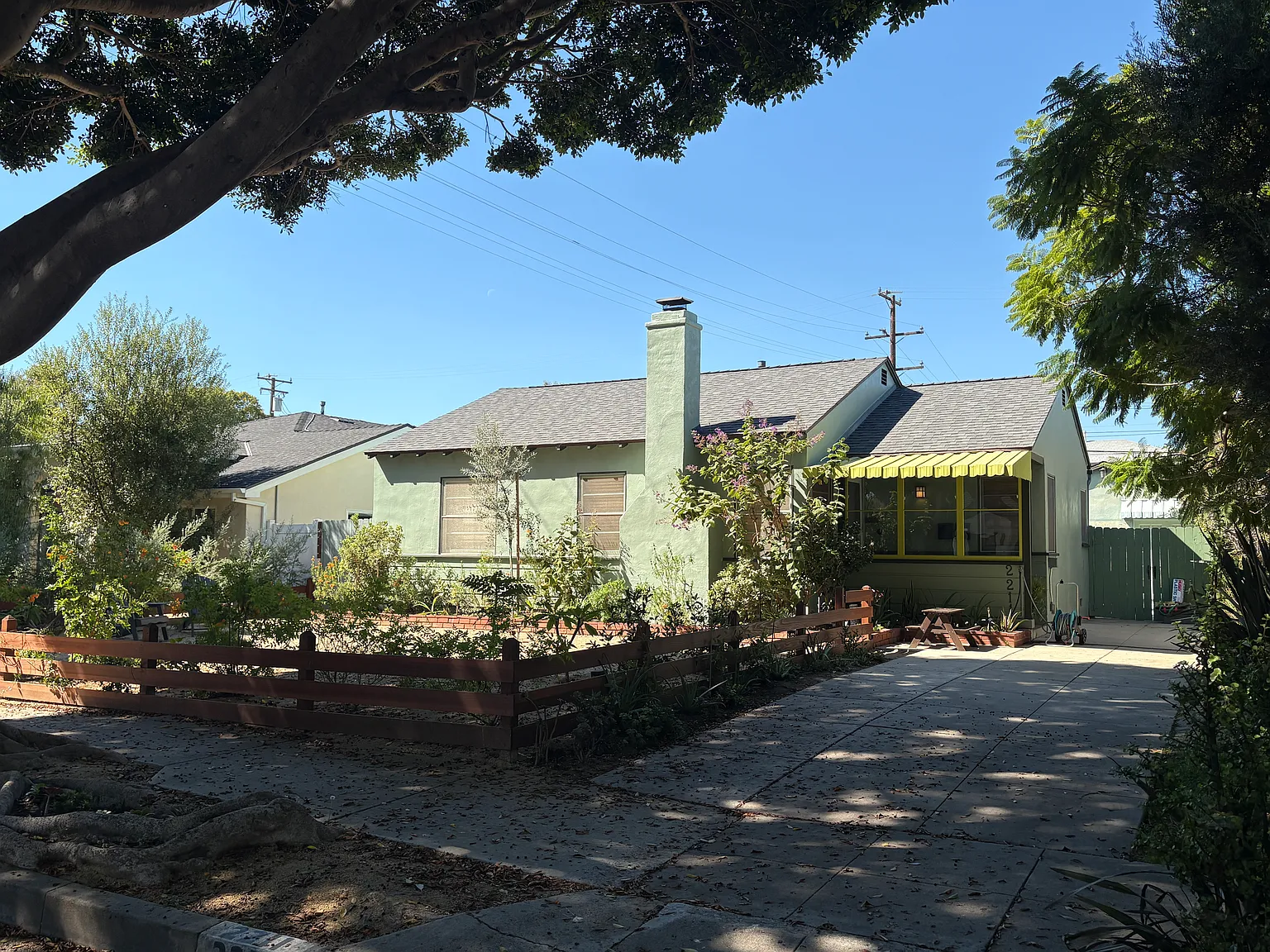 2211 Hill St — Photo 2