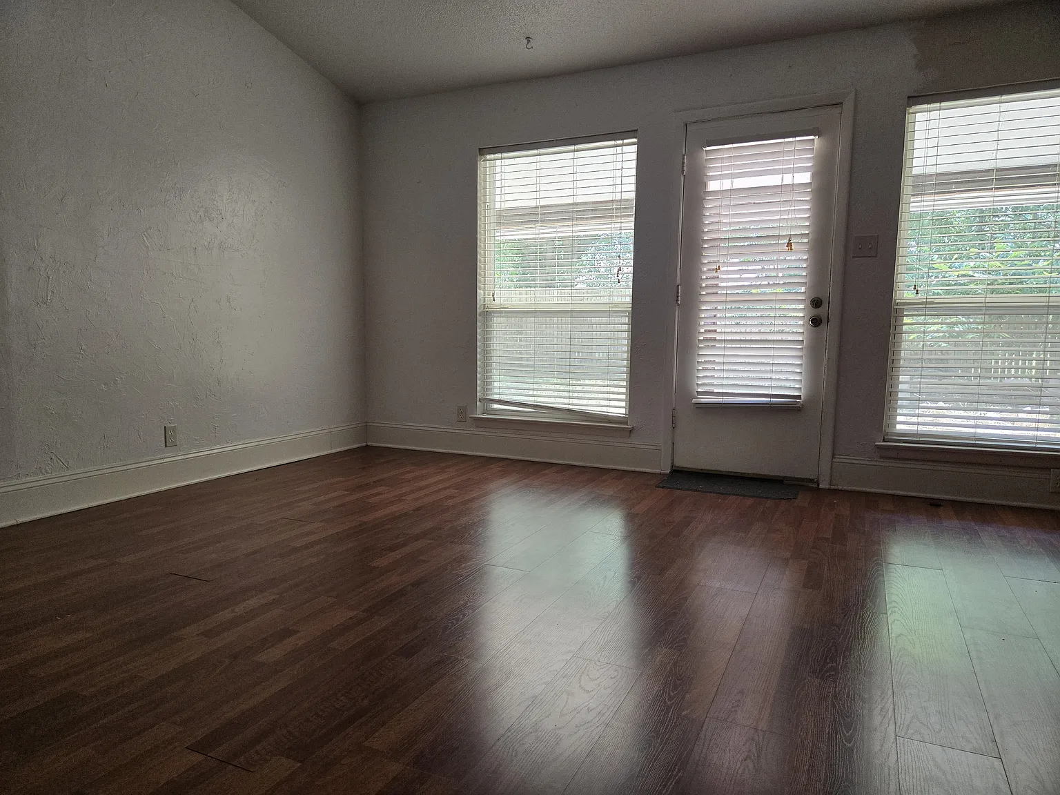 3 bed, 1696 sqft, $2,000 — Photo 1
