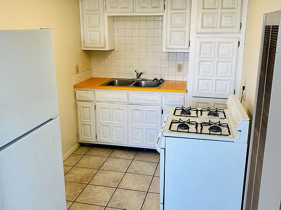 4th image of 216 N Court Ave #1