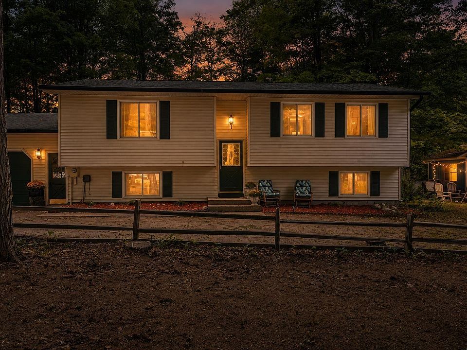 1st image of 342 Waxwing Dr