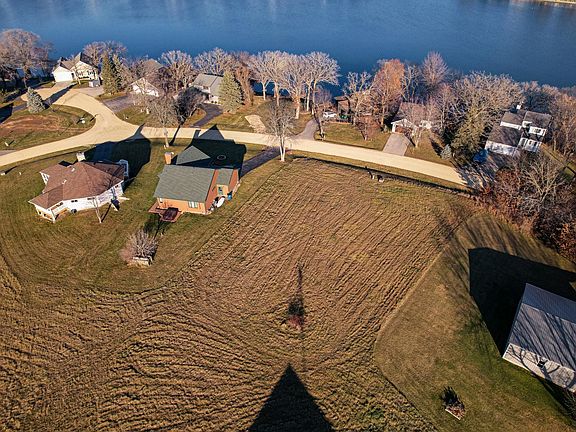 2nd image of 16-160 Stonehedge Dr