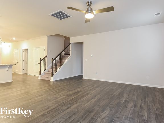 4th image of 108 Wild Lily Dr