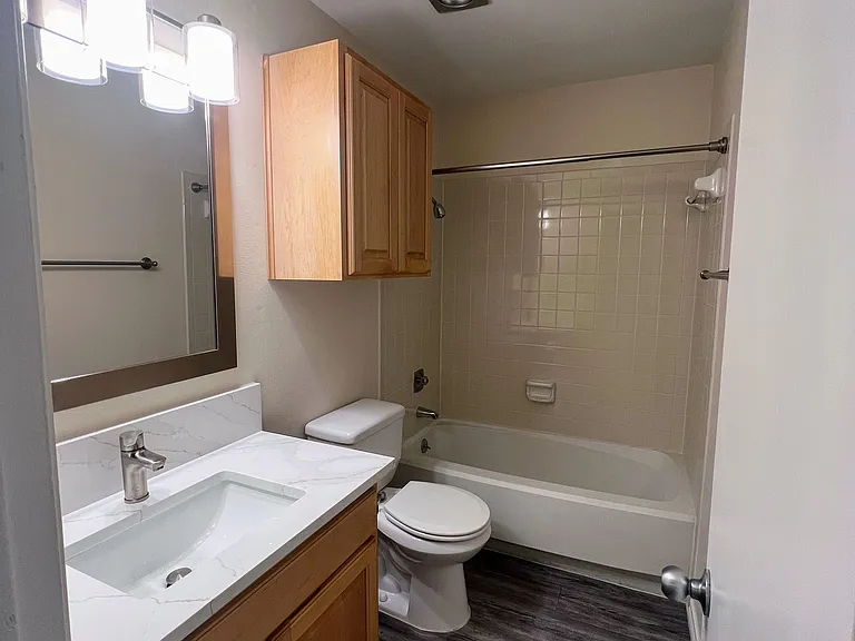 Rockwood Apartments — Photo 8