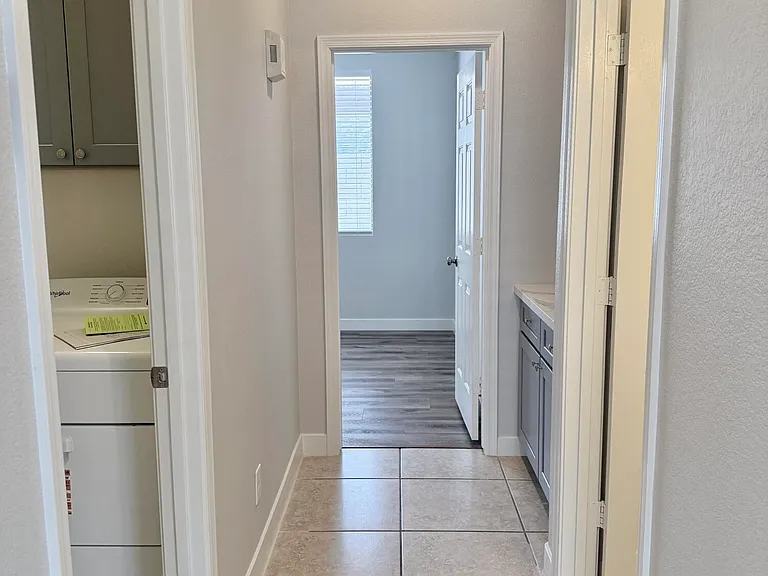 6558 W Townley Ave — Photo 7