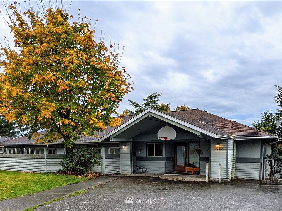 Great location in Mount Vernon at the end of a cul de sac.