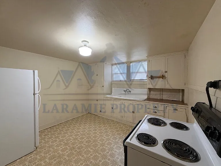 515.5 E Lewis St — Photo 6