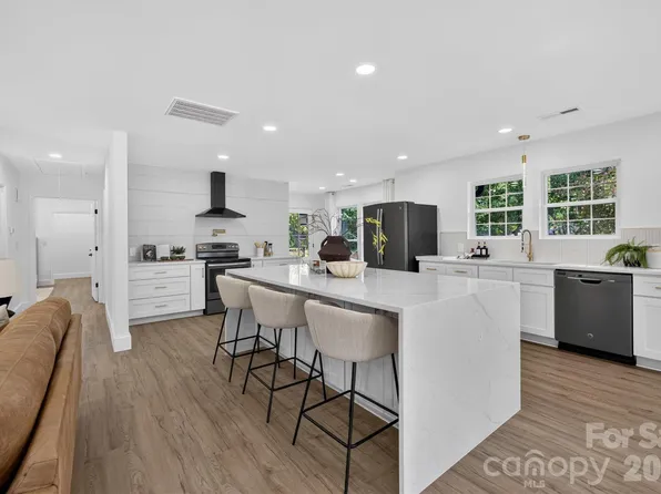 153 Woodlynn Dr, Charlotte, NC 28214