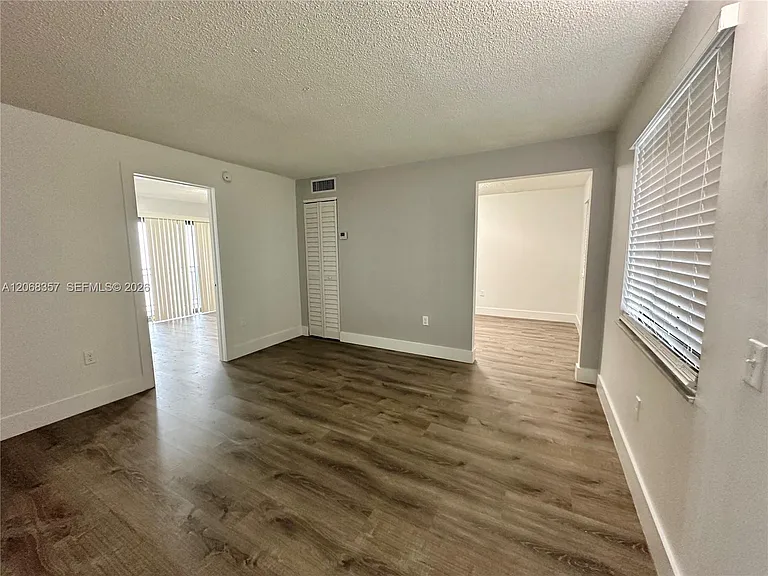529 SW 4th St #303 — Photo 6