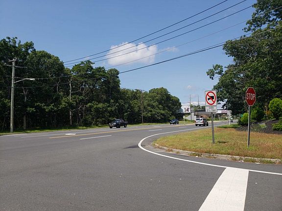5th image of 334 Peconic Ave