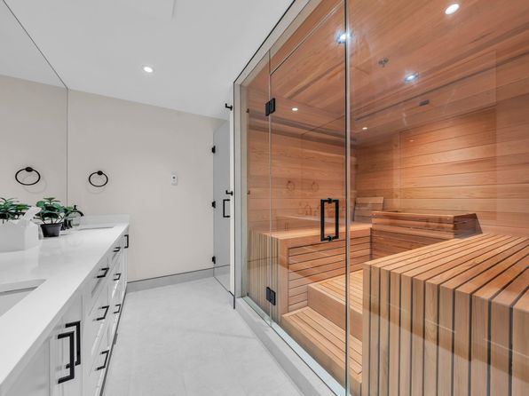6 bedroom rental in West Vancouver — photo 34