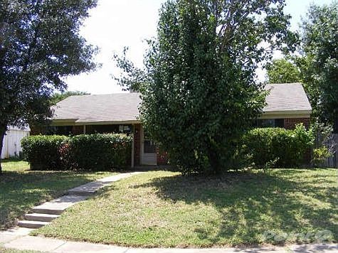 1st image of 2409 High Hollow Dr