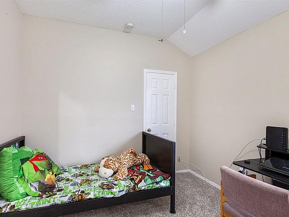 4th image of 809 Parker Dr