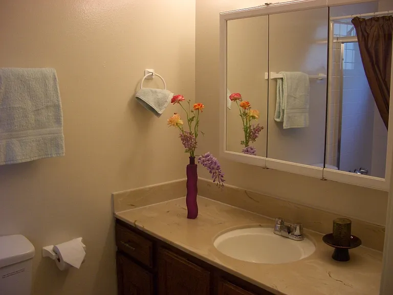 Mira Loma Apartments — Photo 8