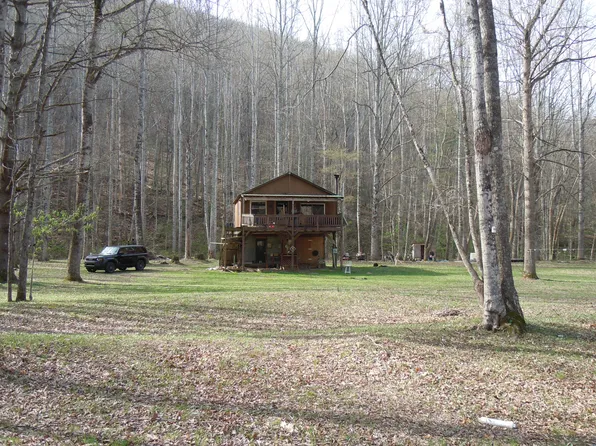 492 Riverbank Dr, Hillsboro, WV 24946