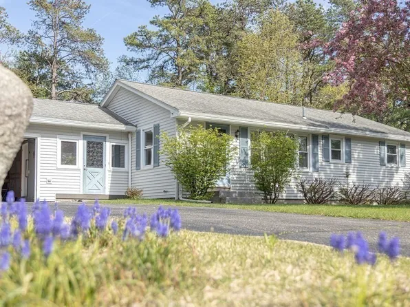 142 Spruce Hill Ave, Northampton, MA 01062