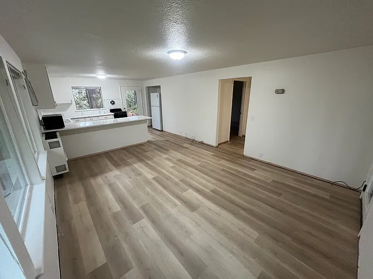 1860 Point View Dr #3 — Photo 3